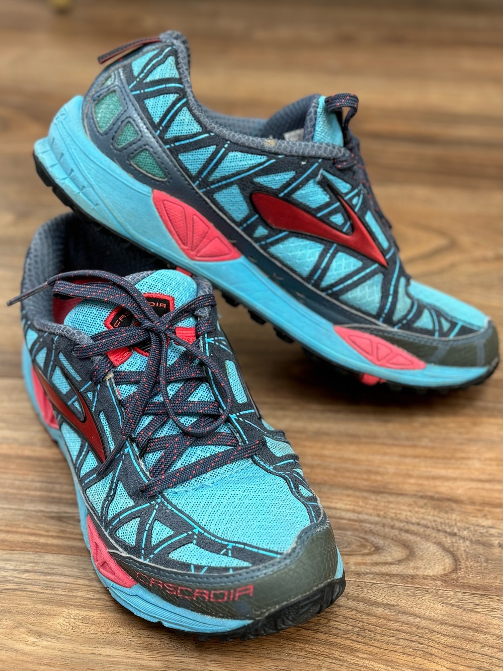 Brooks Cascadia 8 Trail Running Shoes Women’s 9 B Blue Pink Hiking Trail Sneaker